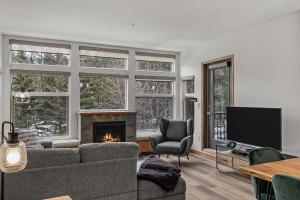 Tranquil Condo In The Trees Spacious 2Bd Hot Tub & Pool