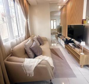 Cozy Japanese - Inspired Home with Balcony