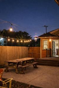 Alamodome! Charming Home Downtown San Antonio