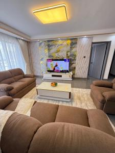 Unique and Stylish 2 BDRM with pool,gym,restaurant at Alina Harbour Kilimani