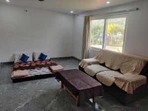 siva rama resort very big family room forpartys 2 attached bathroom ,geezars 20 pix night stay,50 members setting, 2swimming pools,Box cricket ,settil, vally ball, foot ball, basket ball day & night play dora thota,to bheemili, vizag