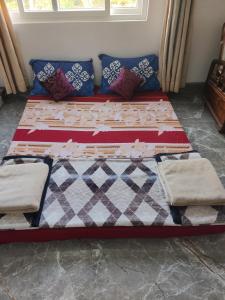 siva rama resort very big family room forpartys 2 attached bathroom ,geezars 20 pix night stay,50 members setting, 2swimming pools,Box cricket ,settil, vally ball, foot ball, basket ball day & night play dora thota,to bheemili, vizag