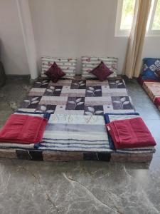 siva rama resort very big family room forpartys 2 attached bathroom ,geezars 20 pix night stay,50 members setting, 2swimming pools,Box cricket ,settil, vally ball, foot ball, basket ball day & night play dora thota,to bheemili, vizag