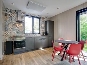 Spacious Holiday Home in Julianadorp