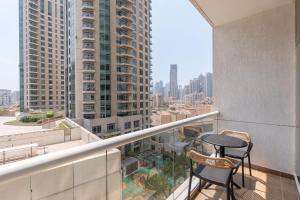 Free housekeeping visits during your stay - StayShort - Charming Downtown Dubai Stay Near Opera House Sleeps 3