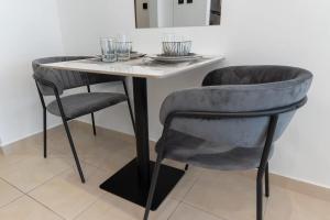 Free housekeeping visits during your stay - StayShort - Charming Downtown Dubai Stay Near Opera House Sleeps 3