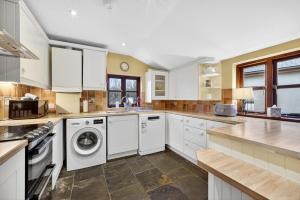 Historic 2-Bed Cardiff Home in a 17th-Century Farmhouse