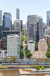 Modern 1BR Prima Tower Walk to Crown