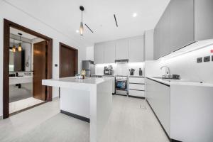 Free housekeeping visits during your stay - StayShort - Cozy 1 Bedroom in JGC with Balcony Sleeps 4