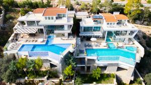 Villa Unlimited 5 Bedroom Luxury Villa with Infinity Pool