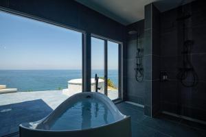 eureka awaji 絶景インフィニティプール x 露天温水ジャグジー付きヴィラ