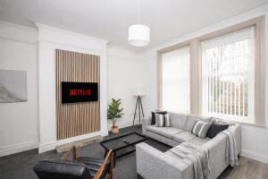 Blenheim by Alt-Stay - 3 Bed Apartment - Parking, WiFi & Self Check In - Contractors & Relocations - Weekly & Monthly Rates