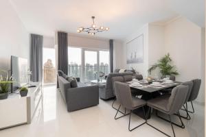 Free housekeeping visits during your stay - StayShort - Bright 2BR Apartment with Marina Views Sleeps 6