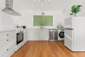 Sheridan Nook I Near Hospital I Pool I Parking