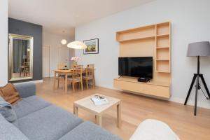 Neptun Park Spacious 3-Bedroom Apartment by Noclegi Renters