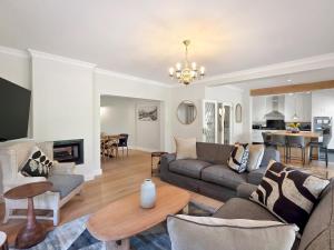 Clovelly 4BR Family Home Minutes from Beaches