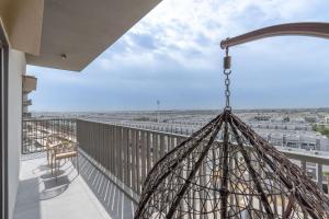 Free housekeeping visits during your stay - StayShort - Beautiful 1BR in MBR City Perfect for 4