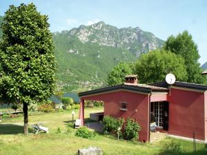 Idyllic cottage next to the beautiful Lake Idro