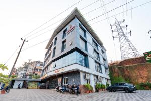 Hotel Rajdhani Inn & Suites