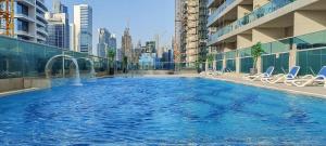 Free housekeeping visits during your stay - StayShort - Dubai Marina Apartment with Water Views Sleeps 4