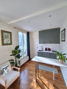 Eiffel Tower family apartment