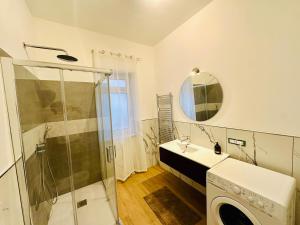 3 Bedrooms, Balcony 10 min Historic Center