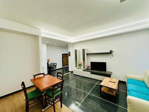 3 Bedrooms, Balcony 10 min Historic Center