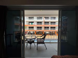 Pool-View Studio with Balcony - New Nordic VIP 4, Pratumnak