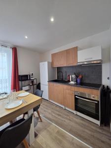 J2 duplex, central, proche gare, therme, opéra