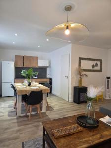 J2 duplex, central, proche gare, therme, opéra