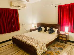 Cozy, Luxurious 1BHK in Sowkya Stays, Kakinada