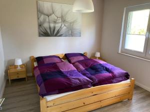 Schickes Ferienhaus, freistehend, direkte Waldlage, Terrasse, Garten, WLAN