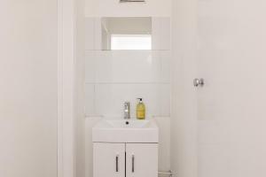 New! Modern & Inviting Studio Near Greenwich Park