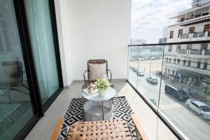 Contemporary Studio with Premium Design in JVC