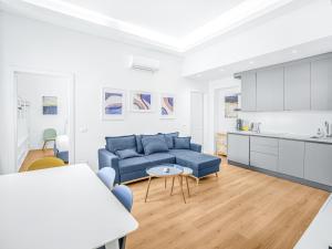 Four seasons apartment 50 m from Duomo