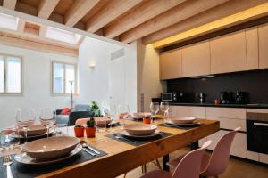 Riccati Loft, Historic Center Apartment, 2BR 2BA Lift
