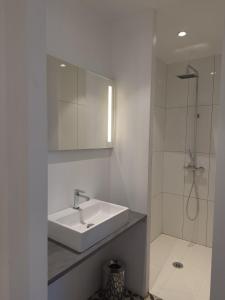 Contact Hôtel Le Minervois - Hôtel & Restaurant Au nord de Carcassonne