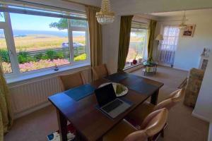 House - Free Parking & Sea Views