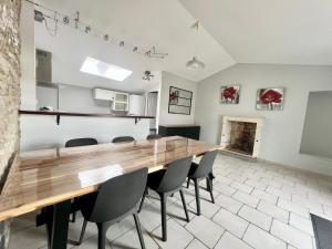 Charmante Maison en Pierre - Confort Tout équipée - Parking Privé - Wifi GRATUIT - 15min de La Rochelle