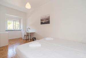 HOUZE Four Bedroom Apartment near Lisbon Zoo