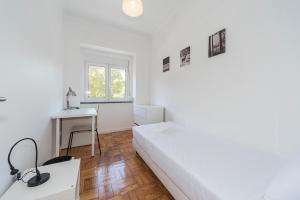 HOUZE Four Bedroom Apartment near Lisbon Zoo