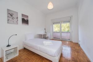 HOUZE Four Bedroom Apartment near Lisbon Zoo