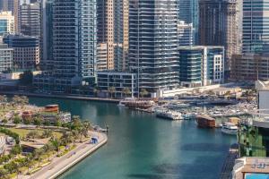 Masakn Canal View Apartment in Dubai Marina