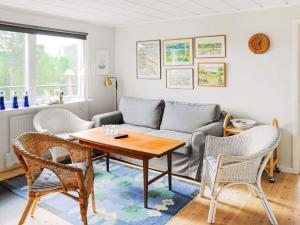 6 person holiday home in HENÅN