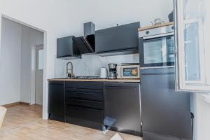 Convenient 3-BR Apartment 15 Min to Landstraße Hub