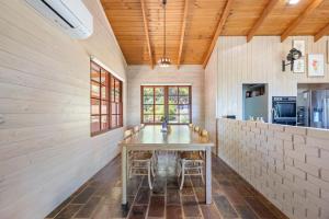 Country Escape - 3BR Home with Panoramic Views