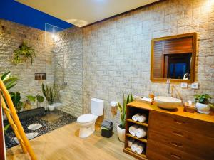 Romantic Wooden House with Private Pool in Ubud - Raka dUma