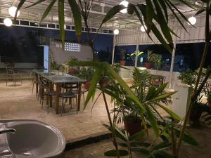 La Paradise Residency