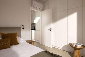 Olive & Tulip Suites- Modern First-Floor Apartment with Sea View