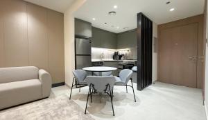 Werova - Modern 1BR Apartment Prime JVT Location